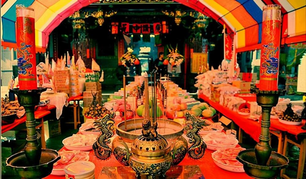 中元节|老话说：七月半，鬼乱窜，没事别往河边站，为啥不能往河边站？