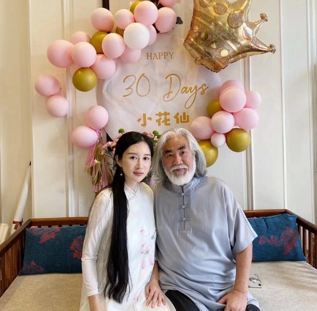 张纪中|张纪中为女儿办满月宴，一家五口超幸福，别墅外景曝光太奢华