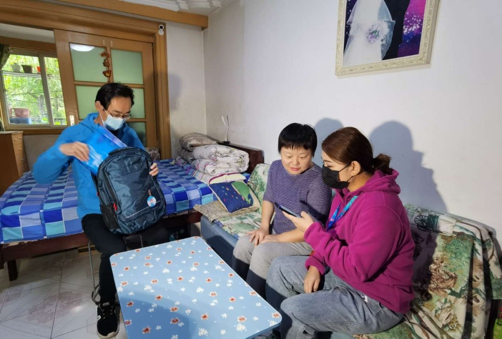 石景山区|第七次全国人口普查摸底开始，石景山普查员统一服装入户