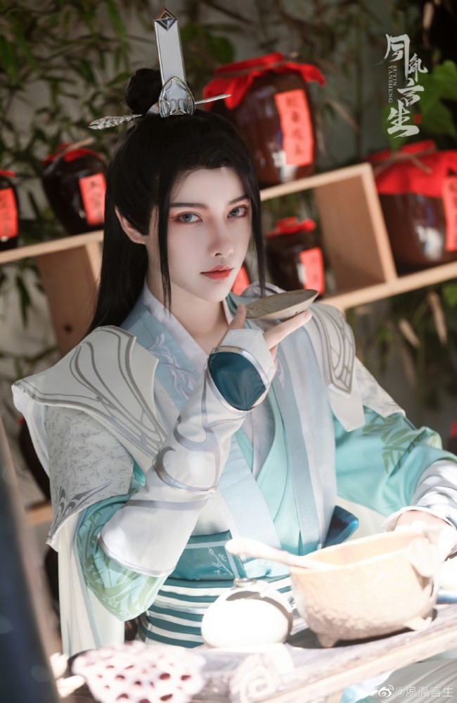 绝美颜值,《穿书自救指南》沈清秋cos,第一眼就被惊艳到