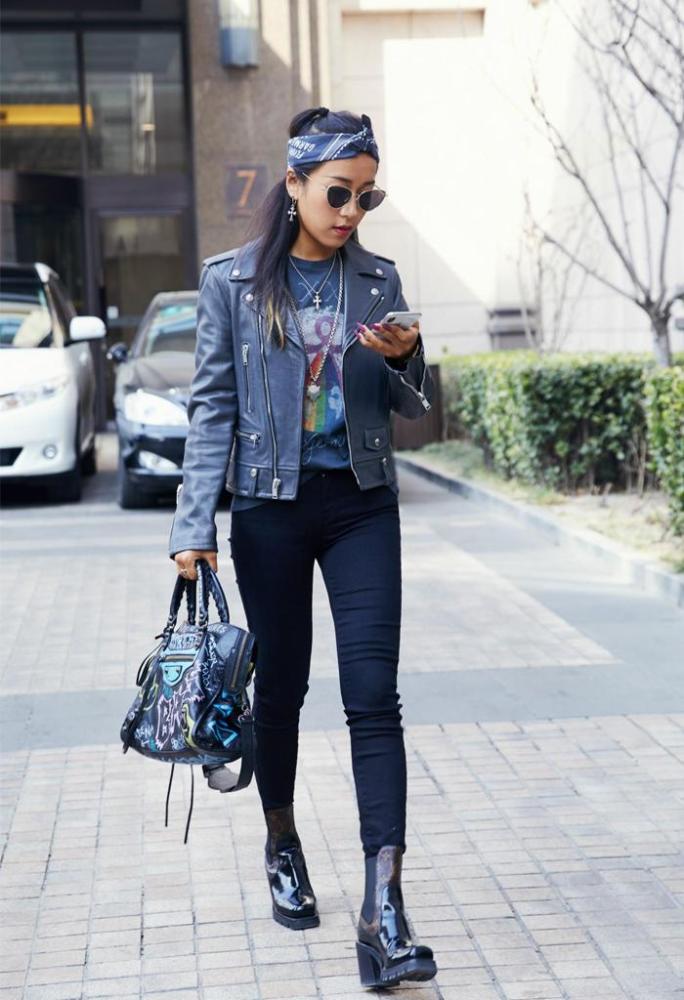 云朵包过时了今秋潮人更爱机车包时髦个性怎么搭都好看