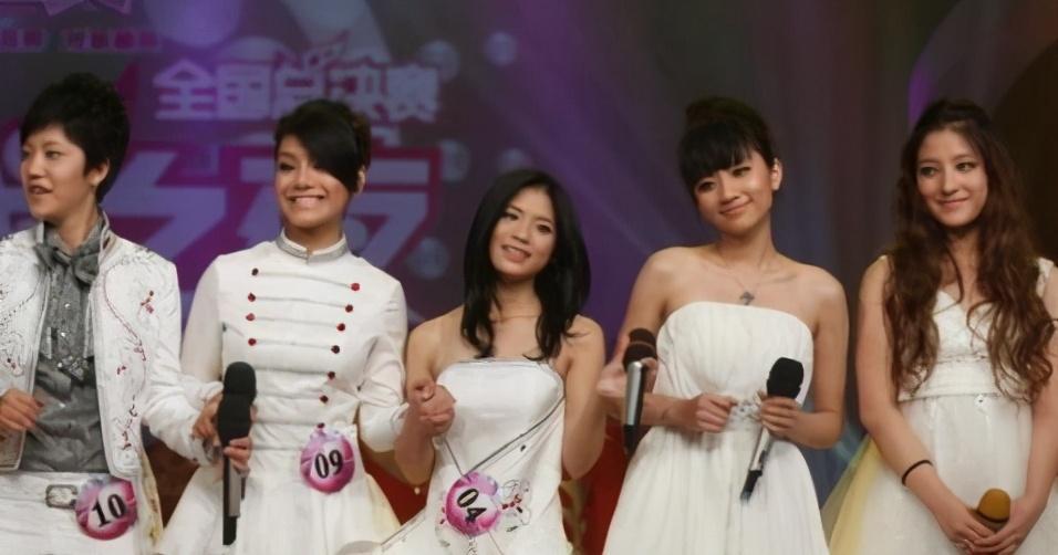 李宇春|李宇春周笔畅十五年后罕见同框，曾都青涩中性，现在成熟女人味足