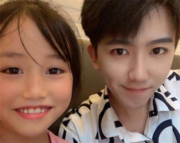 "好孩子"陈浩琪继续回到学校读书,现如今在国外留学,偶尔会在社交平台