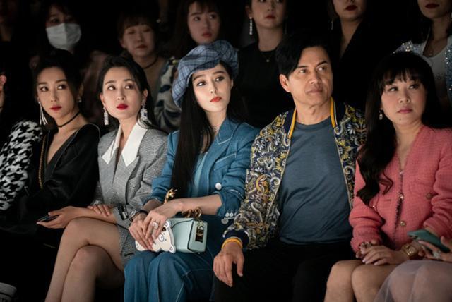 范冰冰|时装周美成焦点？范冰冰私服却太迷！穿成五五分还戴一顶“浴帽”