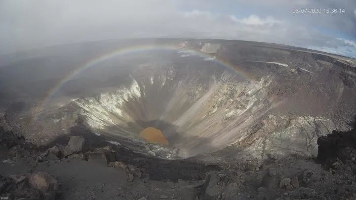 地球|基拉韦厄火山口出现可怕变化，上空还出现奇景，是大爆发前奏吗？