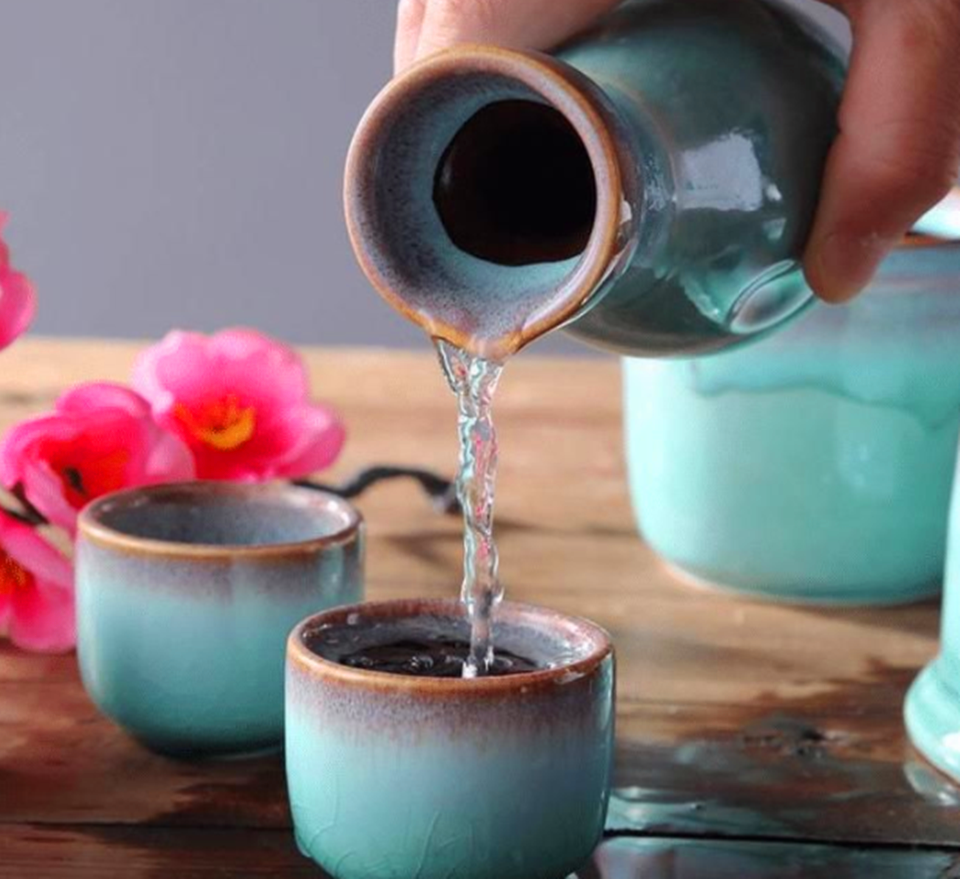 倒茶|民间俗语：“茶满欺人，酒满敬人”，为何倒茶不能倒满？