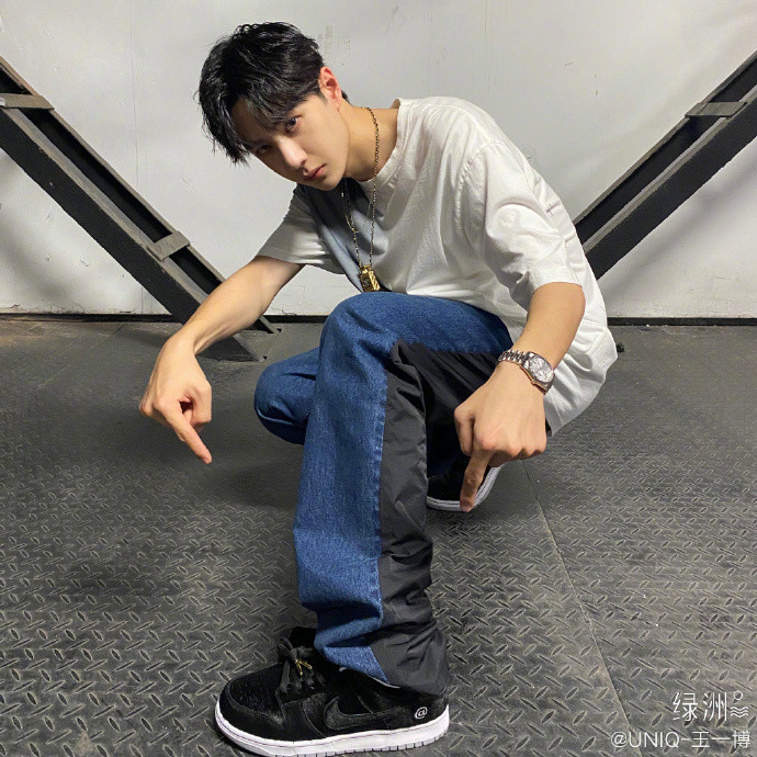 流量明星|王一博摔车反被骂！比真相更重要的，是流量明星的生存法则