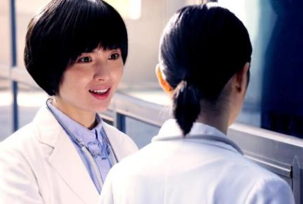 靳东|靳东两次爱上离婚妇女，不顾家人反对娶了二婚李佳，令人羡慕