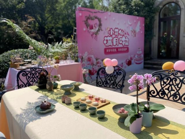 张纪中|张纪中小女儿满月宴曝光！才1月发量浓密，高晓松还亲自到场庆贺