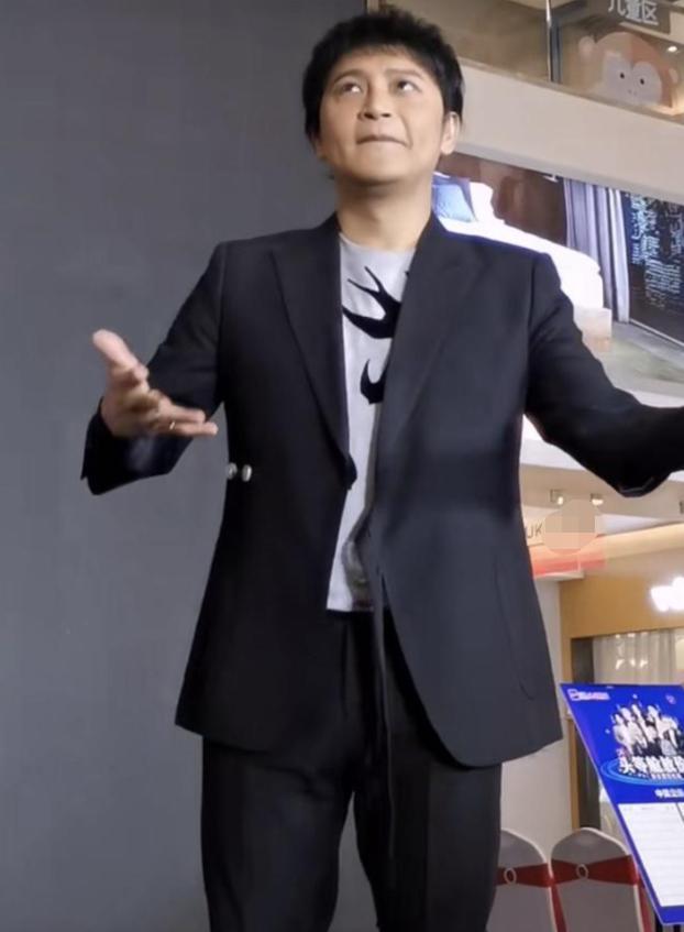 陈志朋|陈志朋商演太尴尬！卖力演唱台下却无人捧场，曾人气爆棚红极一时