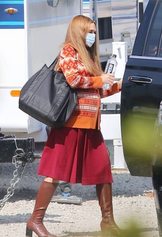 伊丽莎白·奥尔森|漫威新剧补拍片场照流出，绯红女巫小腹隆起，网友：幻视能让旺达怀孕？