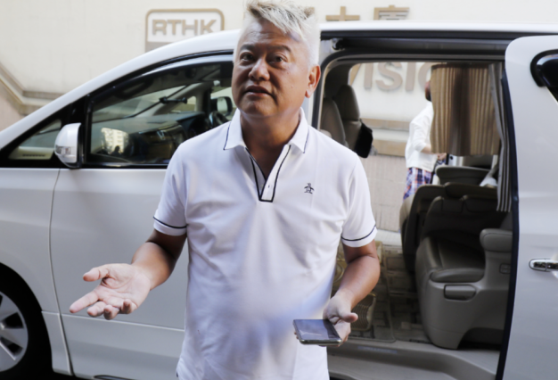 陈百祥|香港爱国艺人陈百祥获颁授铜紫荆星章，有艺德有成就有正义，获奖实至名归