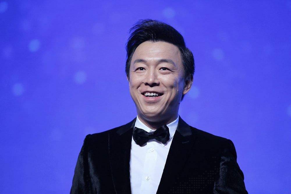 宁静|宁静帮粉丝签名签在照片胸上！揭秘八大明星的签名趣事