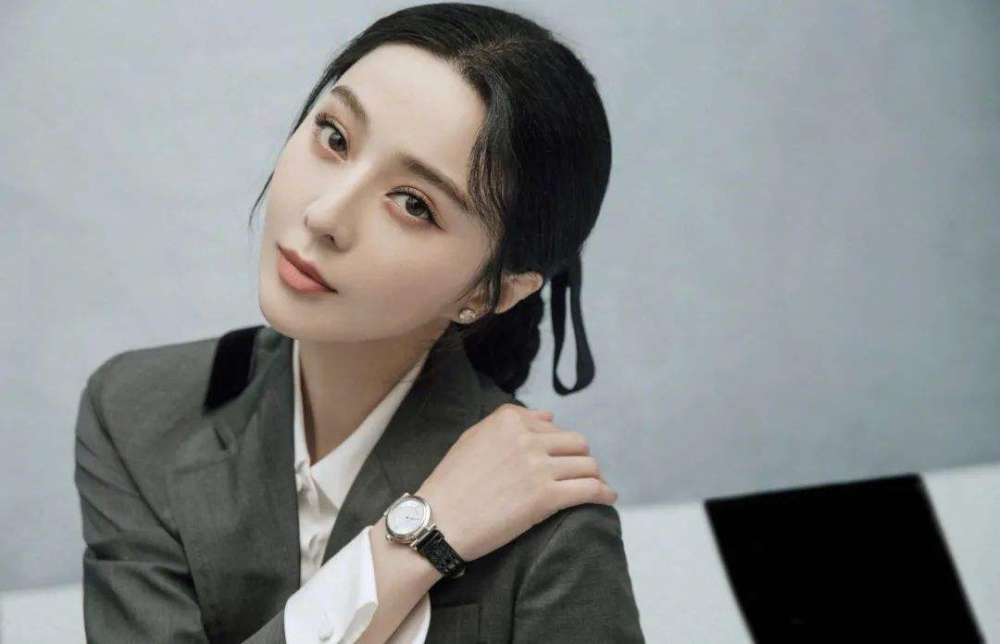 宁静|宁静帮粉丝签名签在照片胸上！揭秘八大明星的签名趣事