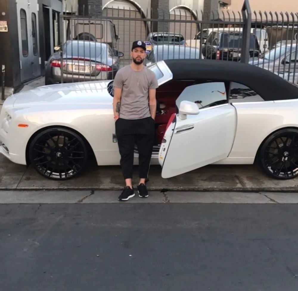 nba众球星百辆豪车大盘点!布克的老爷车詹姆斯看了都馋!_腾讯新闻