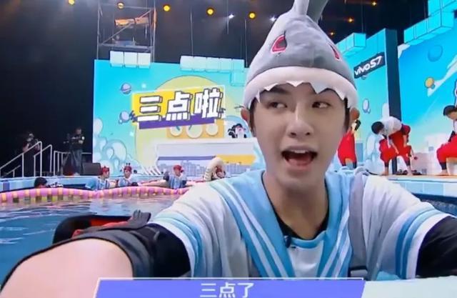 快本|《快本》嘉宾又惹争议，不顾规则何炅都险些压不住，吴昕直接吐槽