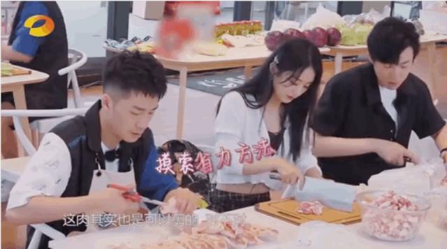 赵丽颖|赵丽颖获8亿话题热度！事业面临第二春？粉丝却直呼：尴尬