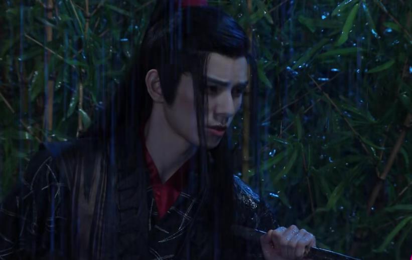 何昶希|郭敬明给何昶希S卡，有谁注意张大大小声嘟囔什么？全网欠他一个道歉