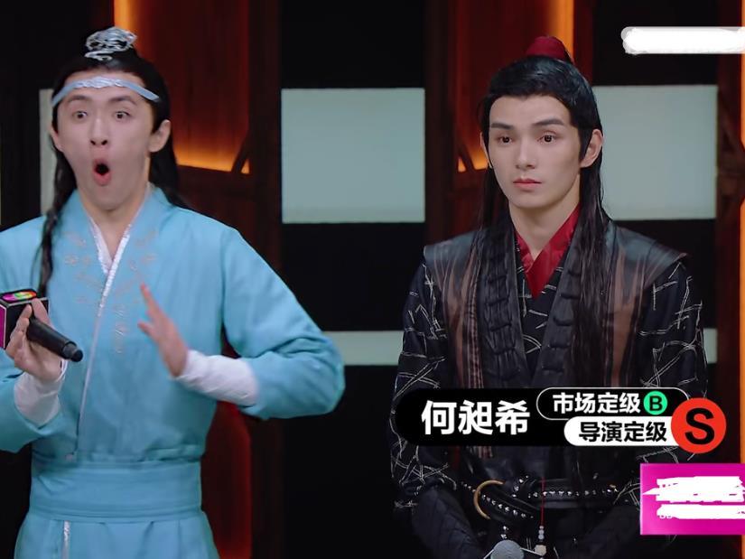 何昶希|郭敬明给何昶希S卡，有谁注意张大大小声嘟囔什么？全网欠他一个道歉