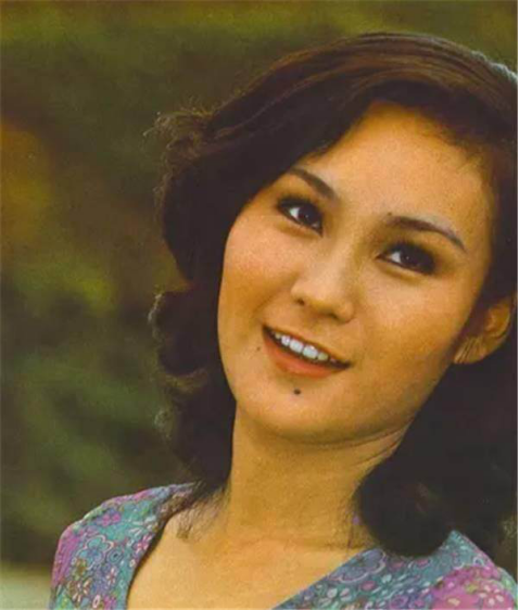 她曾是邵氏十大艳星两度患乳癌又离婚70岁考取硕士太励志