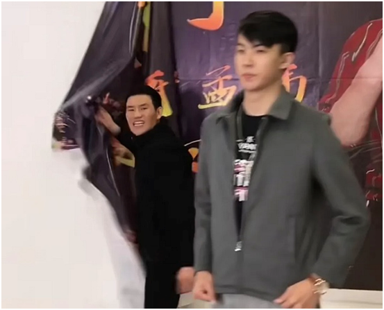 谢孟伟|苦肉计？“嘎子”直播被强行关麦，曾卖假货哭成泪人