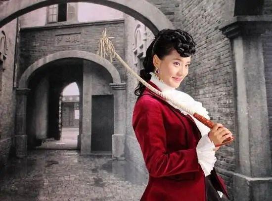 导演鞠觉亮看好了王智的武打水平,让她饰演马永贞的妹妹白小蝶.