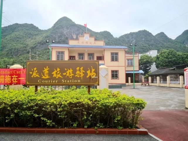 在凭祥市夏石镇与上石镇,有着连绵上千亩的果园,是国庆期间游客开启