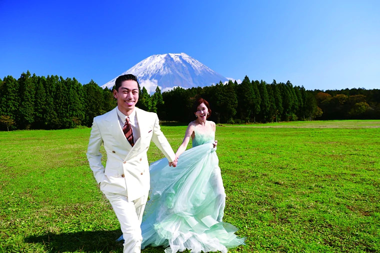 林志玲|林志玲手术出院即与丈夫AKIRA秀恩爱，公开多张甜蜜夫妻合照