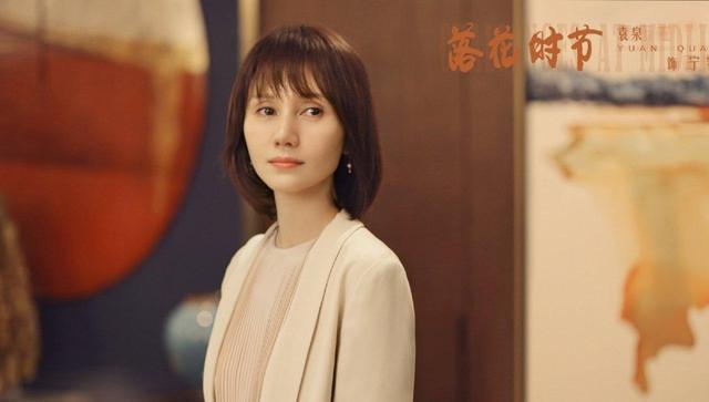 黄渤|黄渤与好友袁泉私下聚会，黄渤6岁女儿罕露面！衣着朴素紧跟老爸