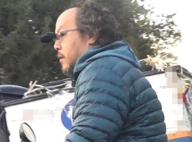 窦唯|王菲前夫窦唯近照啤酒肚明显，发际线秃到后脑勺，摇滚男神变大叔