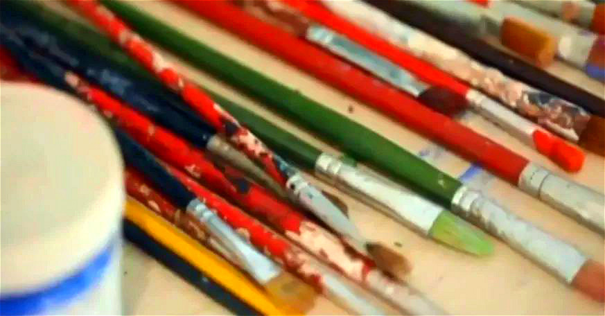 美术生|这位保洁阿姨真厉害，她的这些3D黑板画，画家都不一定画得了？