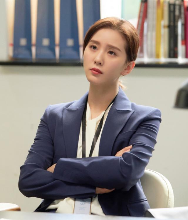 刘诗诗的职场穿搭不算高级,但真的很值得学习_腾讯新闻