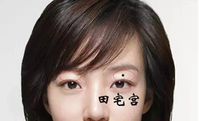 龟尾痣:相学中,龟尾则是尾脊椎骨,若此处有痣,说明此人有着出众的能力