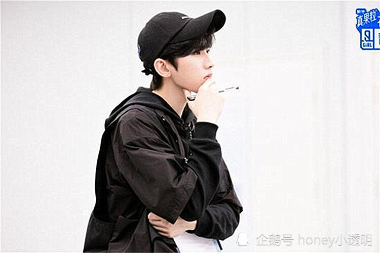 蔡徐坤|流量反噬“蔡徐坤打篮球”成为他心中的噩梦？2年后稳重的他，球技进步了！