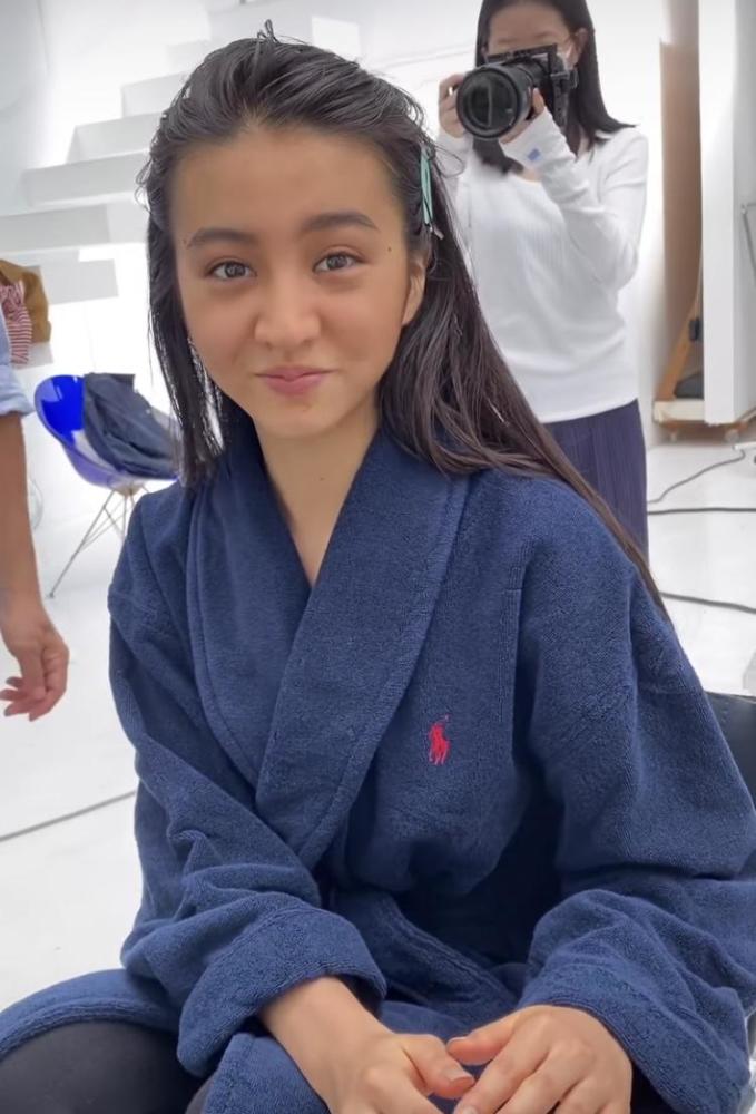 50岁工藤静香晒六连拍面庞太骨感陪木村光希开工为心美作画被夸好妈妈