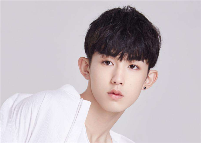 郭俊辰终于要 霸屏 了 接连4部新剧官宣 其中一部已定档 谢谢让我遇见你 百灵潭 少年派2 你好 昨天 少年派 郭俊辰 太子妃升职记