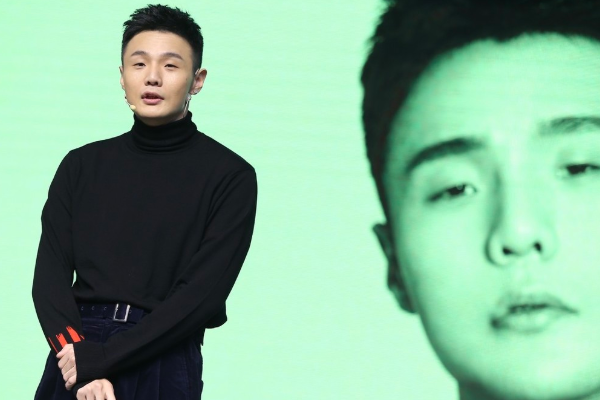 李荣浩|李荣浩夫妻二人分居6个月，妻子表示工作太忙，今年或许不会再见