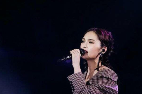 李荣浩|李荣浩夫妻二人分居6个月，妻子表示工作太忙，今年或许不会再见