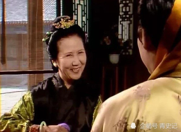 薛宝琴|薛宝琴的出现，意外揭开黛玉宝钗的真面目，难怪贾母厌弃