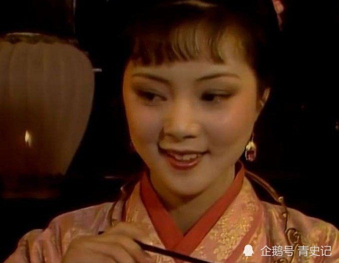 薛宝琴|薛宝琴的出现，意外揭开黛玉宝钗的真面目，难怪贾母厌弃