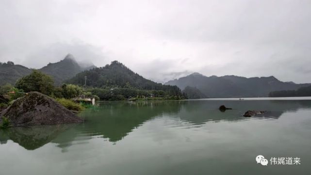 据清《黔江县志》载"清咸丰六年(公元1856年)五月王子,地大震,后坝乡