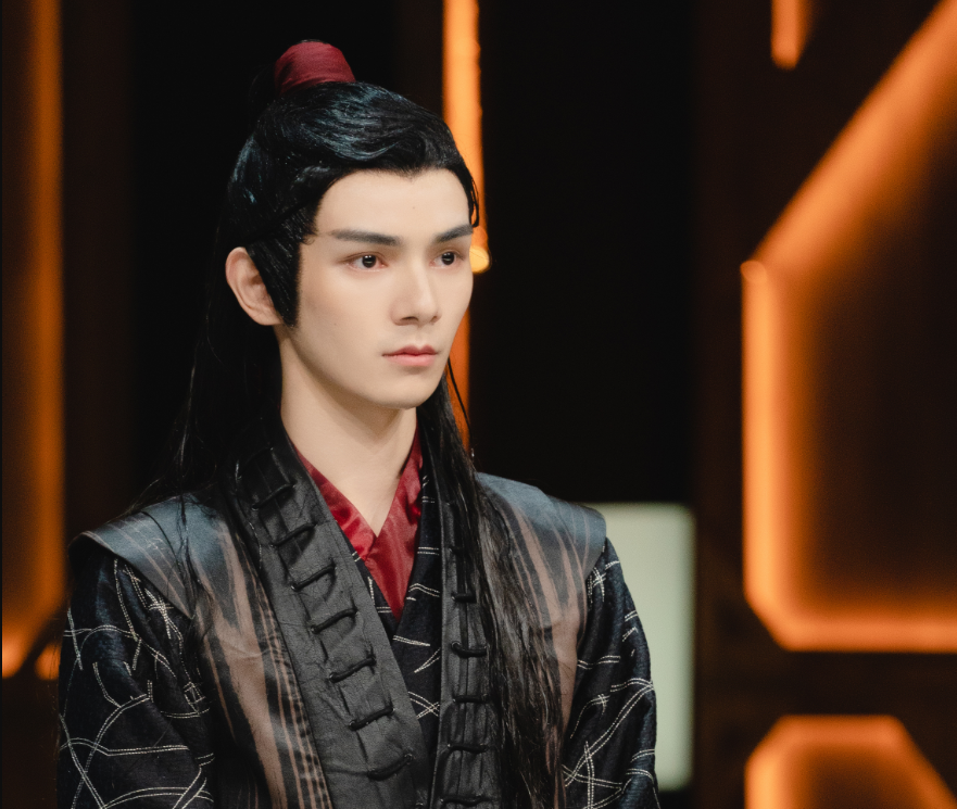 何昶希|何昶希节目首次表演，郭敬明给出S卡引争议，张大大：我困惑了