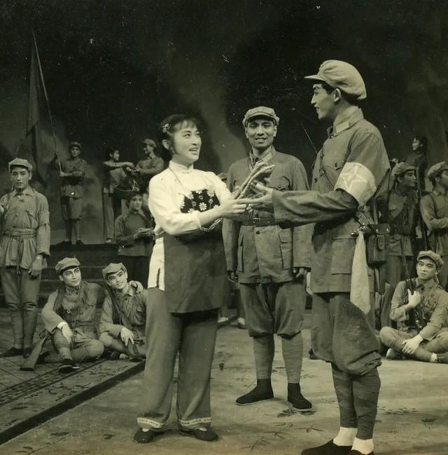 23张老照片怀念人民歌唱家任桂珍女儿饶蕾也曾是著名歌星