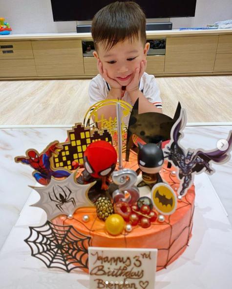 胡杏儿|胡杏儿老公晒照为奕霆仔庆3岁生日，疑隔空喊话妻子备孕三胎