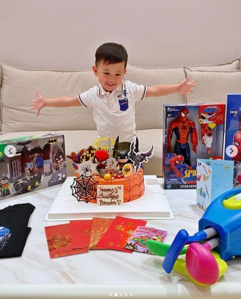 胡杏儿|胡杏儿老公晒照为奕霆仔庆3岁生日，疑隔空喊话妻子备孕三胎