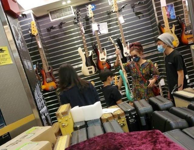 quintus|张柏芝久违晒次子近照，Quintus成熟许多，侧颜超酷神似谢霆锋