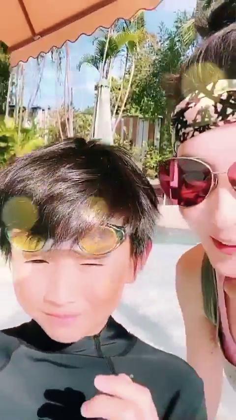 quintus|张柏芝久违晒次子近照，Quintus成熟许多，侧颜超酷神似谢霆锋