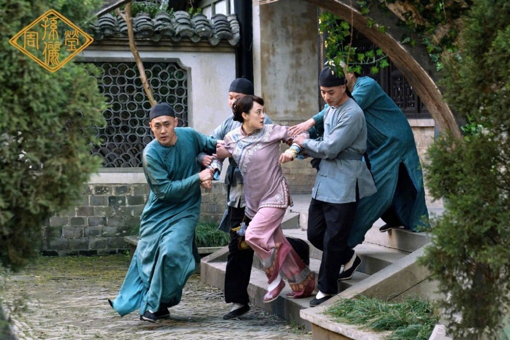 孙俪|孙俪拍戏多“危险”？导演叫她“疯子”，打不坏别人也能反伤自己