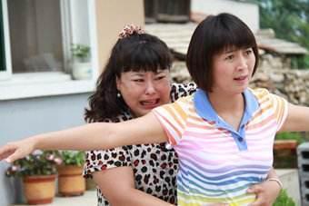 闫学晶|48岁闫学晶自曝离异且二婚，3年前生子已露端倪，但仍和前夫继女关系亲密