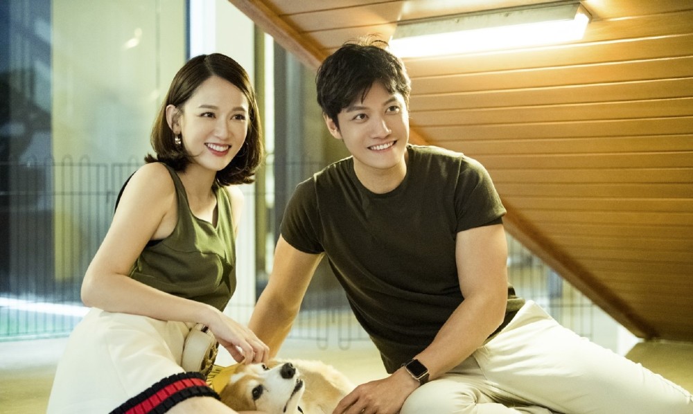 陈乔恩|陈乔恩带男友艾伦回娘家，陈妈拍下二人牵手背影照，可见对准女婿很满意